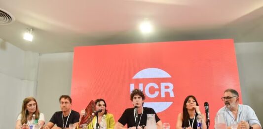 La UCR escribió una carta dirigida a Menem para que nombre a los integrantes de la Bicameral y así tratar el DNU de Milei.