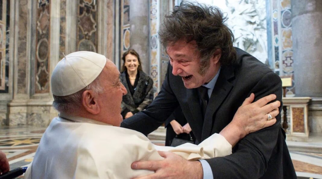 Javier Milei participó de la canonización de Mama Antula y tuvo su primer cara a cara con el Papa Francisco. Los detalles.