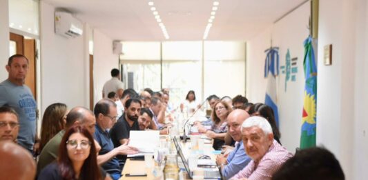 El Gobierno bonaerense presentó una oferta salarial del 9,5% de aumento para los estatales bonaerenses a cobrar en mayo. El gremio se reunirá en asamblea para analizar la oferta.