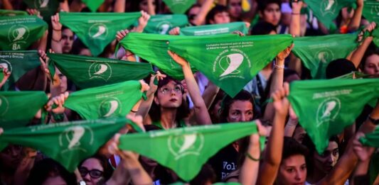 Fuerte rechazo al proyecto de La Libertad Avanza para derogar la Ley 27.610 que garantiza el acceso a la interrupción voluntaria del embarazo (IVE), más conocida como ley del aborto.