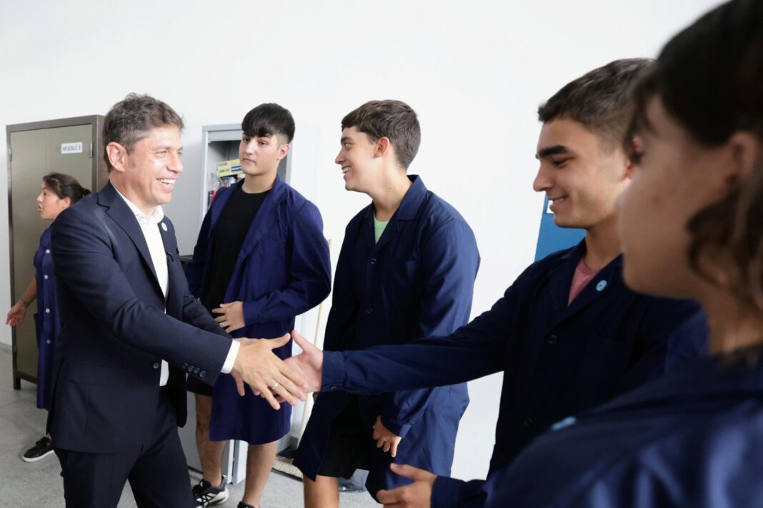 En la inauguración de una escuela técnica en la localidad de Carhué, el gobernador bonaerense, Axel Kicillof, calificó de “bochornoso” lo que sucedió en Diputados.