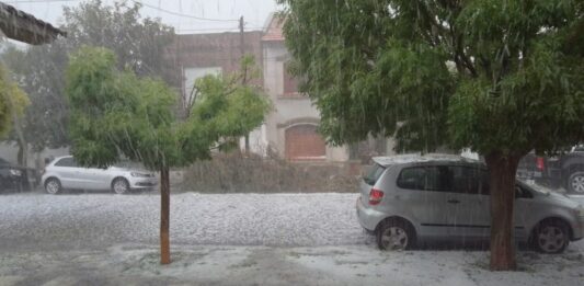 Continúa la alerta amarilla por tormentas, vientos y granizo en el interior bonaerense.