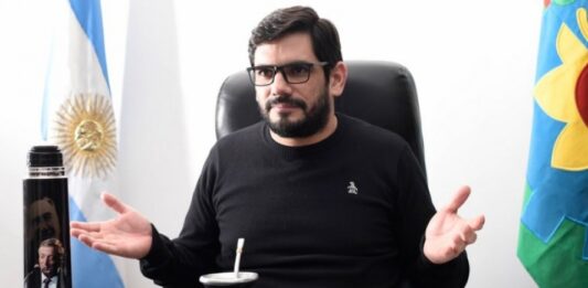 El diputado bonaerense del Pro, Fernando Rovello, pidió la interpelación del presidente del IOMA, Homero Giles, por la falta de pago de las prestaciones.