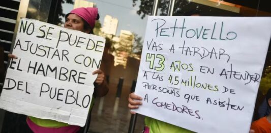 La ministra de Capital Humano, Sandra Pettovello, aseguró que no recibirá a los piqueteros que este lunes hicieron más de 20 cuadras de fila en reclamo de alimentos.