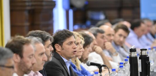 El gobernador bonaerense, Axel Kicillof, publicó un alegato contra la ley de coparticipación y lanzó una advertencia destinada a Javier Milei.