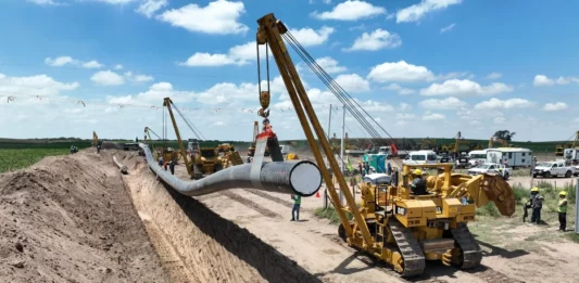 Empresarios de la construcción se declararon en estado de emergencia por el cese de la obra pública y advierten una ola de despidos.