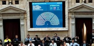 Después de tres jornadas calientes de debate, Diputados aprobó con 144 votos a favor y 109 en contra, la ley Ómnibus en términos generales.