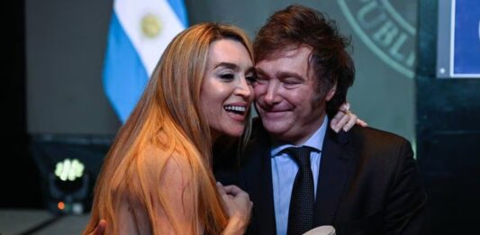 El presidente de la Nación, Javier Milei, llegó este sábado la ciudad de Mar del Plata para festejar el cumpleaños de su novia, Fátima Flórez.