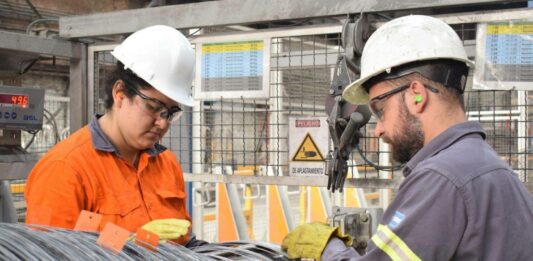 Los trabajadores de Acindar llevarán adelante un paro por tiempo indeterminado a partir del 11 de abril para enfrentar suspensiones forzadas.