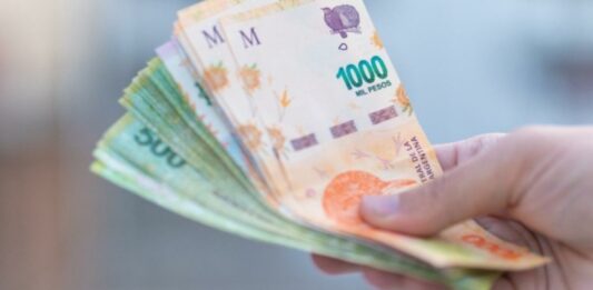 Los salarios continúan perdiendo frente a la inflación
