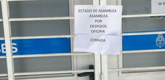 Los despidos masivos en el Estado dejaron más de 11 mil nuevos desempleados en varios municipios bonaerenses.