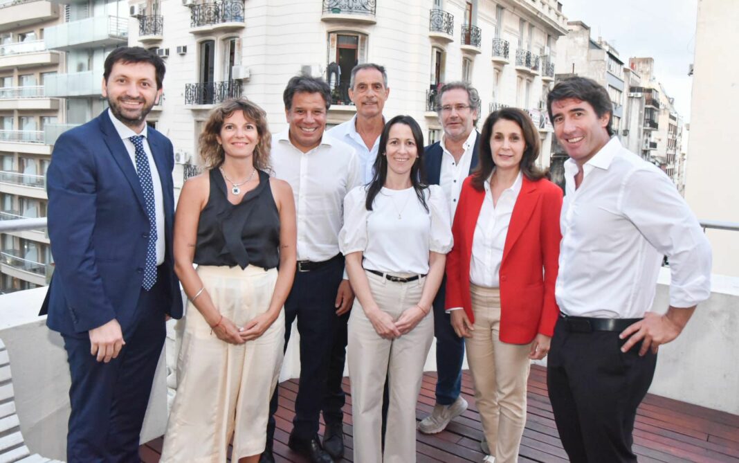 Facundo Manes reunió a sus diputados bonaerenses para darle volumen a su figura política y acordar una estrategia opositora a Milei y Kicillof, pero con matices.