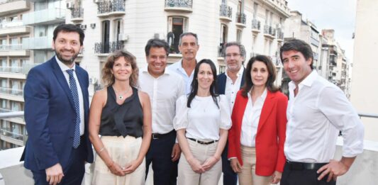 Facundo Manes reunió a sus diputados bonaerenses para darle volumen a su figura política y acordar una estrategia opositora a Milei y Kicillof, pero con matices.