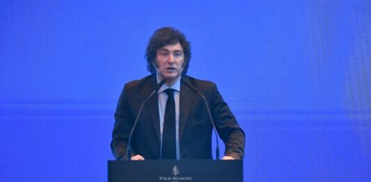 Milei arrancará la semana anunciando el superávit fiscal de marzo con una cadena nacional.