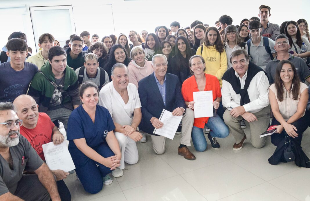 La Municipalidad de La Costa, a cargo de Juan de Jesús, habilitó a estudiantes de escuelas técnicas a realizar prácticas en el Hospital Municipal.