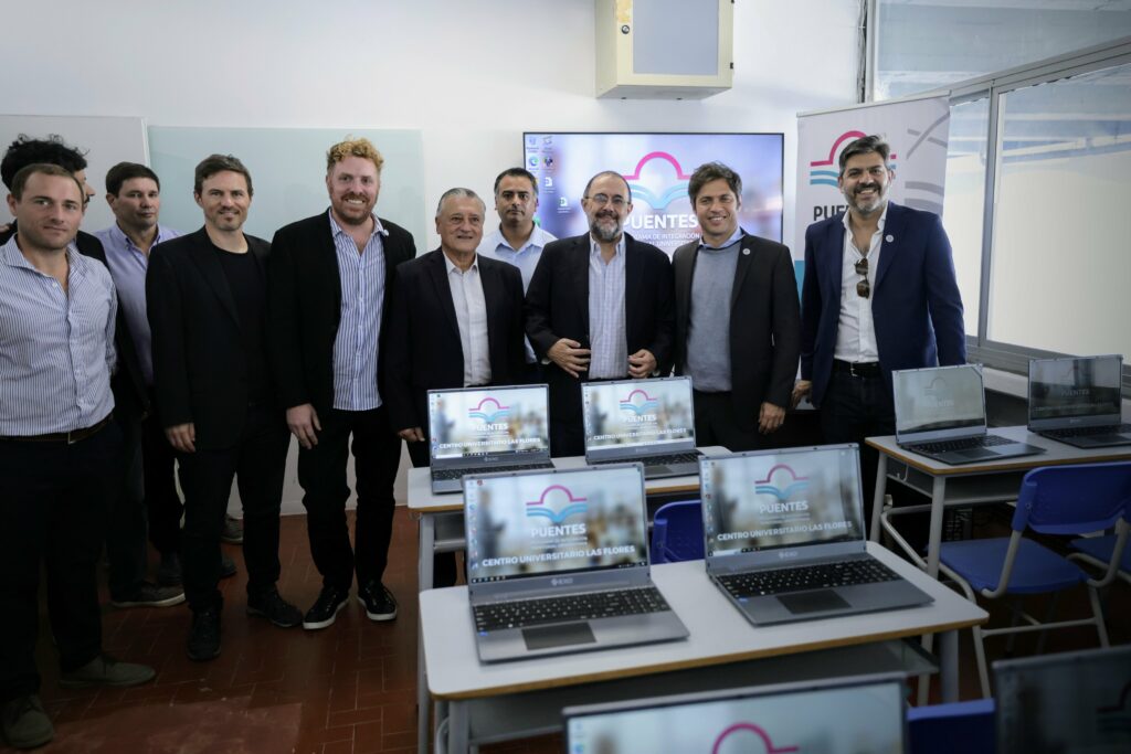 El gobernador bonaerense, Axel Kicillof, inauguró también el Centro Universitario N°22, en el municipio de Las Flores. 