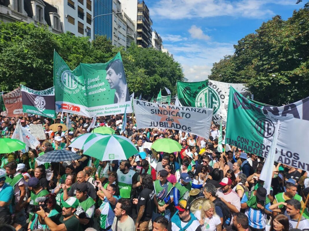 El plenario de ATE decidió convocar un paro de 24 horas y una movilización al Congreso durante el día que se trate la Ley Bases.