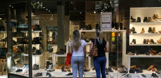 La Cámara Argentina de Comercio y Servicios (CAC) detalló que en febrero hubo una caída del 3,5% en el consumo.