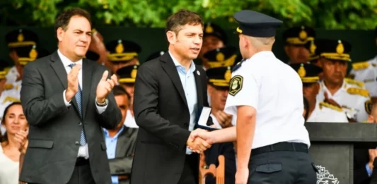 El gobernador de la provincia de Buenos Aires, Axel Kicilof arribó esta mañana a la ciudad donde brindara una Conferencia de Prensa Sede administrativa Av. Román Subiza y Av. Cnel. Bogado.