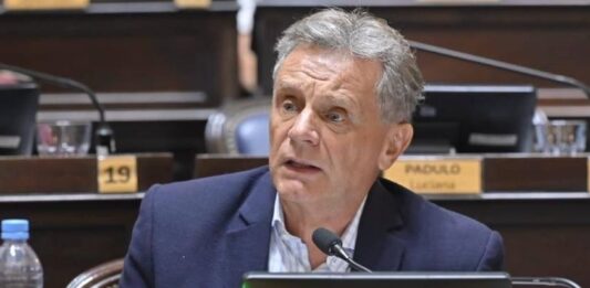 El diputado bonaerense, Gustavo Pulti, cargó contra la administración de Javier Milei por duplicar la tasa de la vía troncal navegable del Puerto de La Plata.