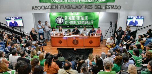 Tras los despidos masivos en distintos organismos estatales, el gremio de ATE define en una reunión de urgencia con sus abogados de todo el país, su estrategia jurídica.