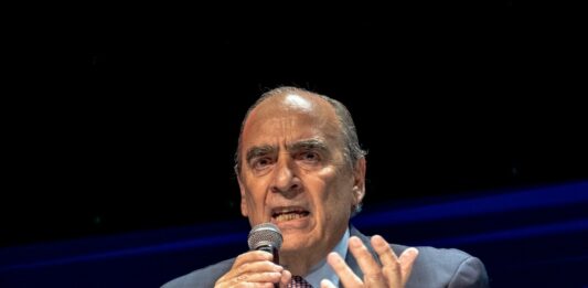 En el marco del CYCP, este jueves, el jefe de Gabinete, Guillermo Francos, disertó ante el círculo rojo y presionó a los empresarios para que inviertan en el país.