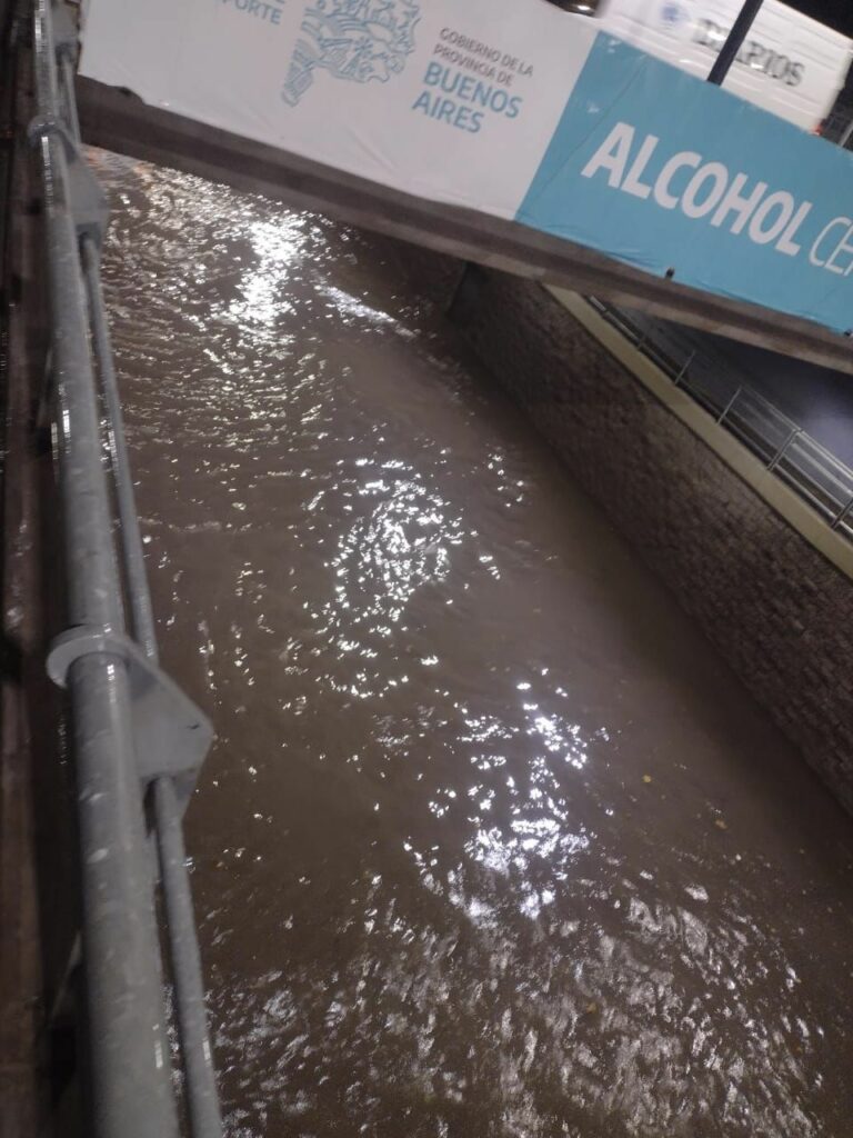 Paso bajo nivel de 1 y 32 en La Plata tras el fuerte temporal.