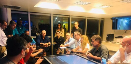Por las fuertes tormentas y la alerta naranja en La Plata, Alak reunió un equipo para que despliegue un operativo de contención.