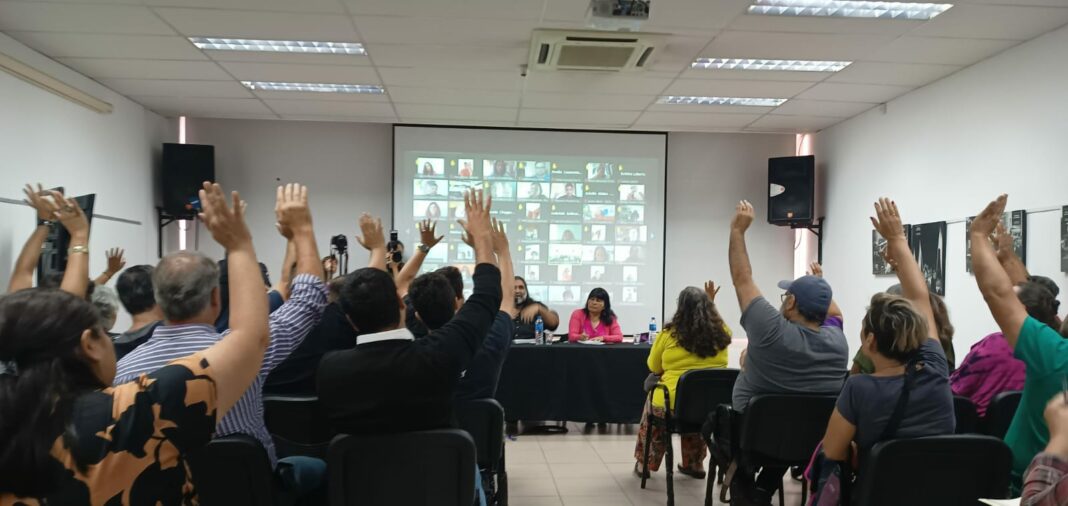 Los docentes bonaerenses decidieron aceptar en asambleas el aumento salarial realizado por el gobierno de Axel Kicillof del 13,5% a cobrar en abril.