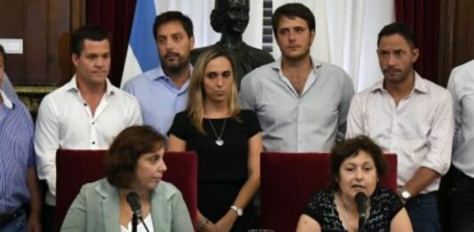 Diputados de la Coalición Cívica presentaron un proyecto en el Congreso para privatizar empresas del Estado.