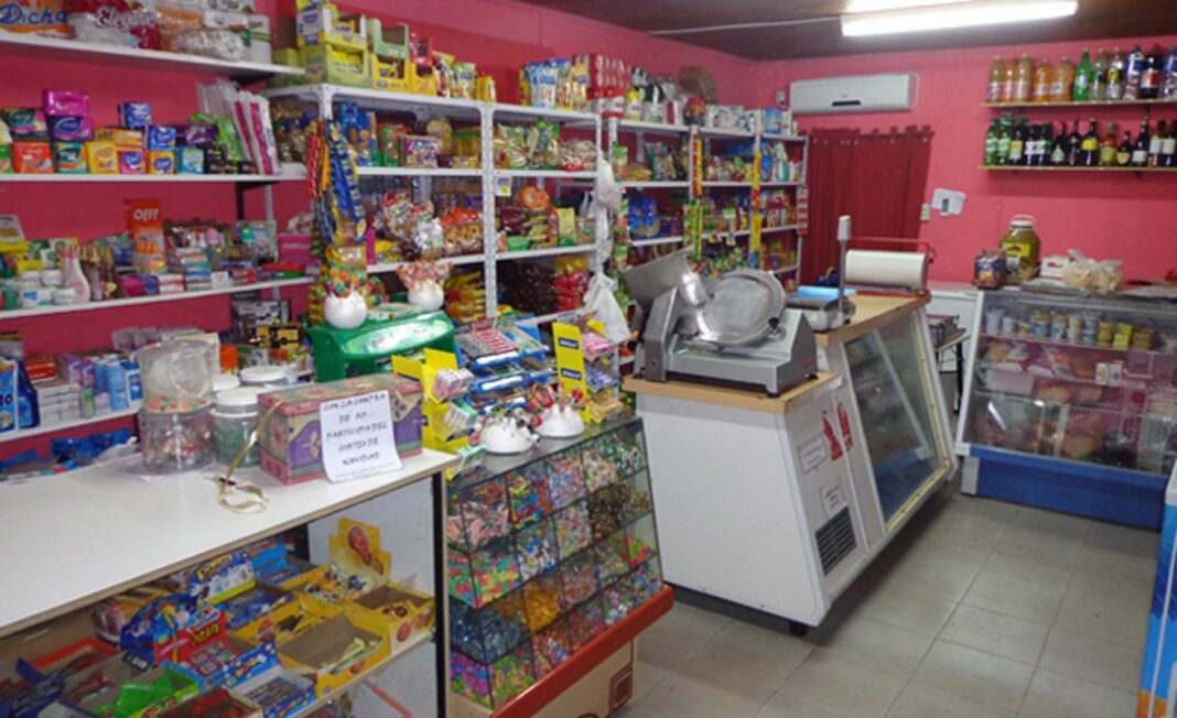El referente de los titulares de los almacenes bonaerenses, Fernando Savore celebró la apertura del mercado a los productos internacionales.