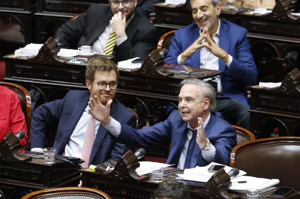 Funcionarios de Milei recibirán el próximo lunes en Casa Rosada los representantes de Hacemos Coalición Federal.