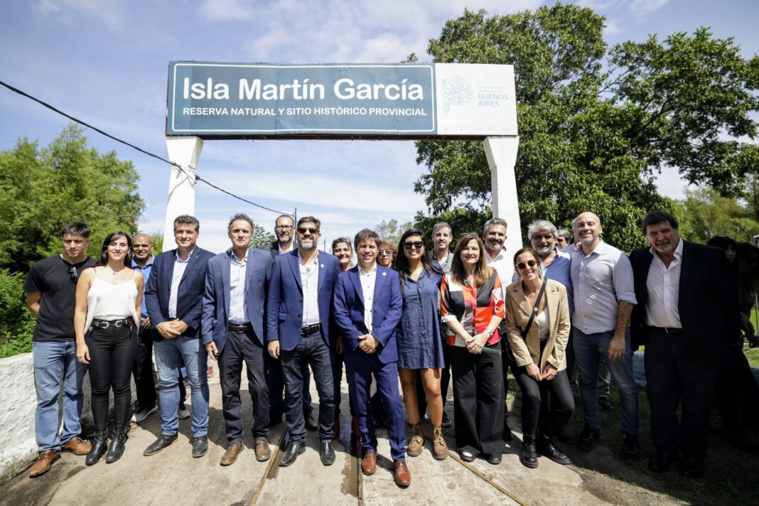 En el marco de una recorrida de obras, el gobernador bonaerense, Axel Kicillof, celebró este viernes el rechazó del Senado al DNU del presidente Javier Milei.
