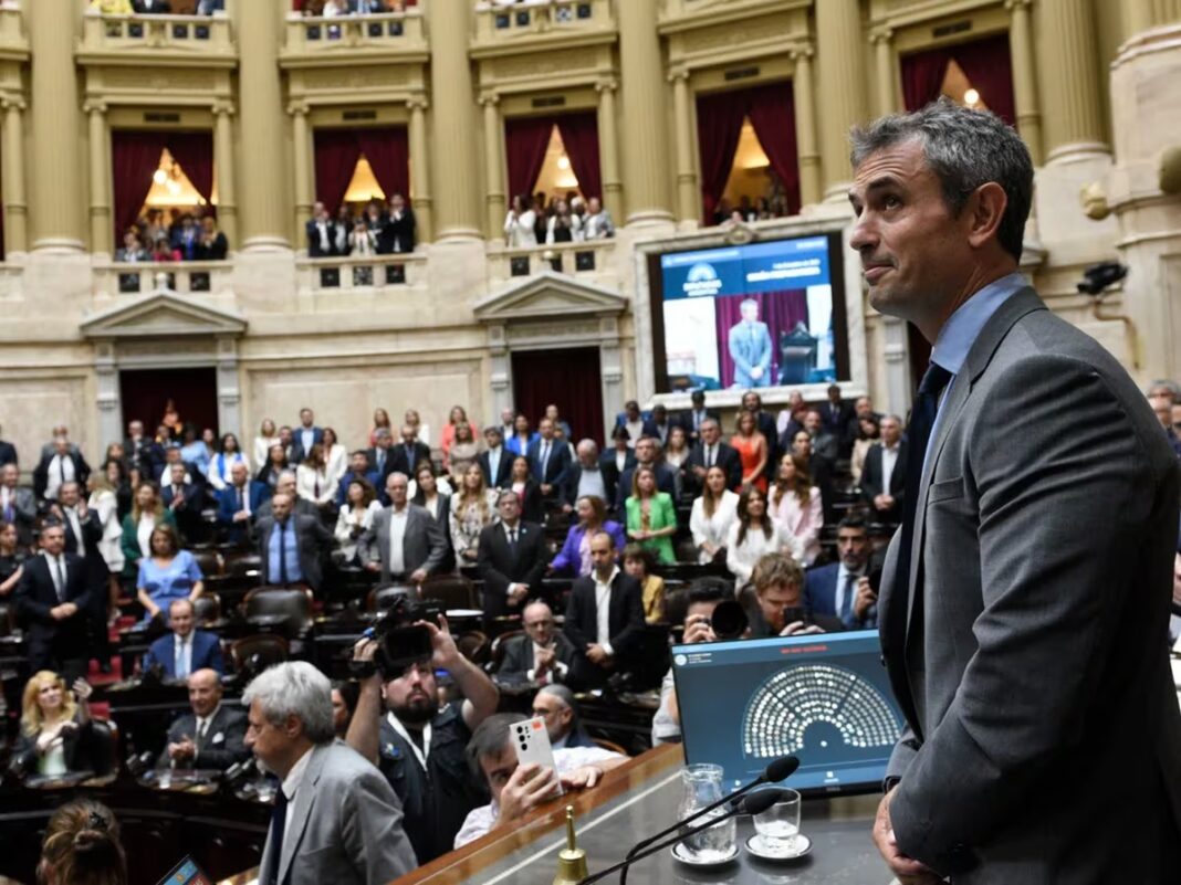 El oficialismo tiene un escenario complicado para aprobar el DNU en la Cámara de Diputados. Así quedó el panorama después del rechazo en Senadores.