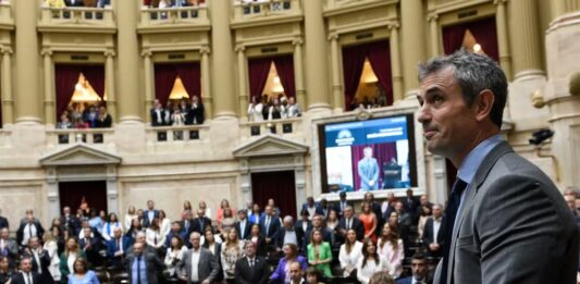 El oficialismo tiene un escenario complicado para aprobar el DNU en la Cámara de Diputados. Así quedó el panorama después del rechazo en Senadores.