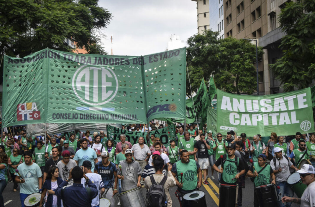 Trabajadores estatales nucleados en ATE se movilizan este viernes al ministerio de Capital Humano en “defensa del Estado y del empleo público”.