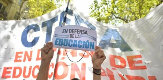 Por la negativa del Gobierno a transferir el FONID, los docentes presentaron una denuncia ante la Justicia.