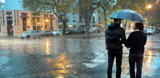 La Municipalidad de La Plata habilitó 20 centros de evacuados en medio de la alerta naranja y las fuertes tormentas.