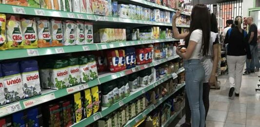 Un estudio reveló que los alimentos en el Conurbano bonaerense aumentaron más del 100% desde la asunción de Milei.