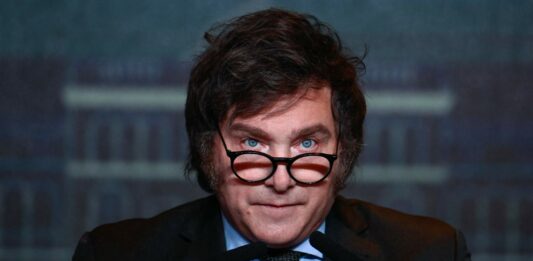 El presidente Javier Milei vuelve a apostar por un Consejo de Asesores Económicos, que trabajarán ad honorem y en forma paralela al ministro de Economía, Luis Caputo.