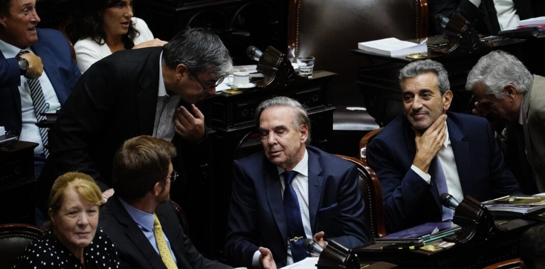 En el Congreso, hay negociaciones por la sesión especial convocada por el bloque de Pichetto para tratar la nueva fórmula jubilatoria.