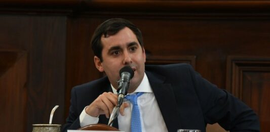 A semanas de que el intendente anunció obras hídricas, un concejal del PRO pidió municipalizar el sistema de agua de La Plata.
