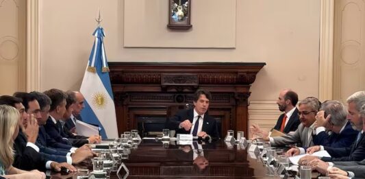 El Gobierno le pidió a los gobernadores que el apoyo para reflotar la ley ómnibus. Hubo desacuerdo por Ganancias. Los detalles.