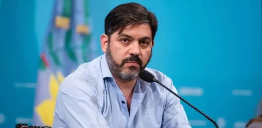 Carlos Bianco criticó a Milei por la falta de fondos para las provincias, que señaló que afecta a toda la población.