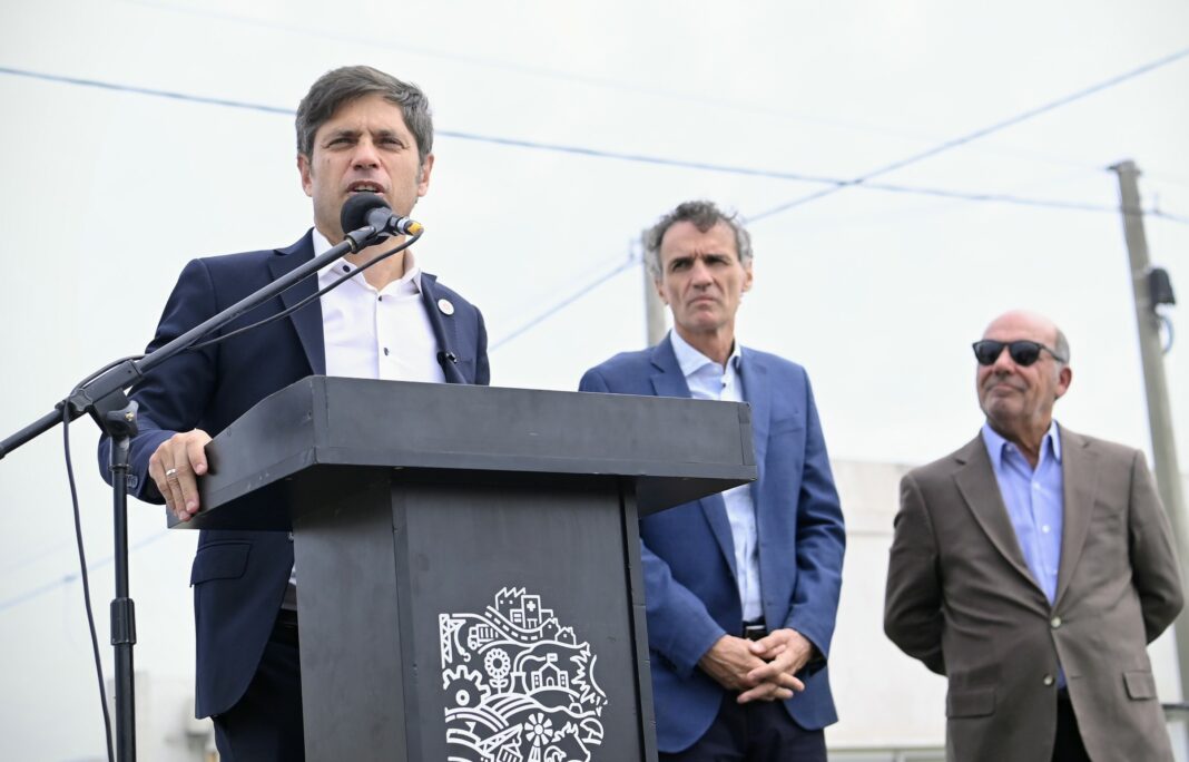 El gobernador bonaerense, Axel Kicillof, volvió a apuntar contra el Ejecutivo nacional en un acto por la inauguración de obras en Coronel Suárez.