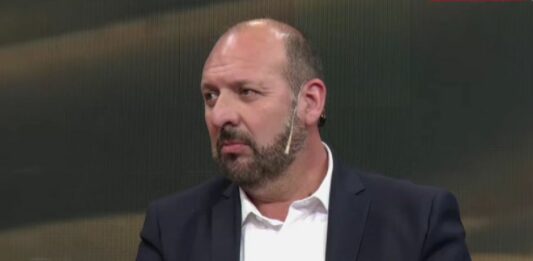 Un diputado libertario se mostró en contra el aumento de la dieta a legisladores y pidió que lo instruyan para devolverlo.