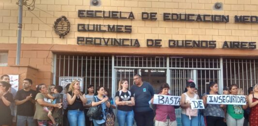 La senadora bonaerense, Betina Riva, le reclamó al Ejecutivo bonaerense que explique sobre “la coordinación de seguridad" en las escuelas.