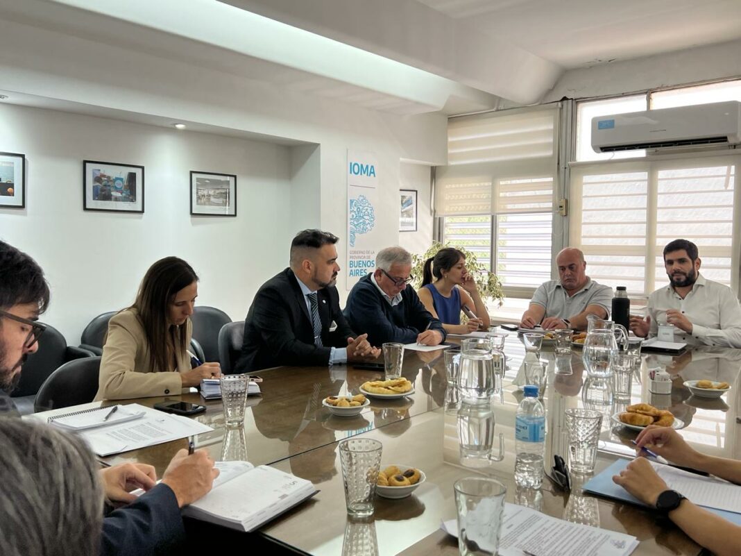Tal como acordaron las autoridades del IOMA y los diputados bonaerenses, se realizó este jueves la primera reunión de la mesa de Trabajo para abordar la situación de la obra social.