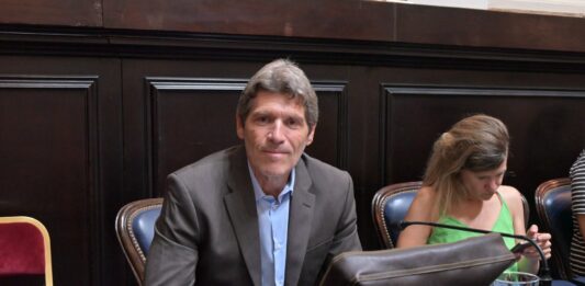 El diputado del Bloque Libre, Guillermo Castello, criticó a Kicillof por centrar su discurso en "echarle la culpa de todo a Milei".