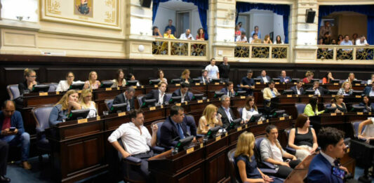 El bloque del PRO criticaron que "por un capricho ideológico” Kicillof busca quedar afuera del denominado Pacto de Mayo.